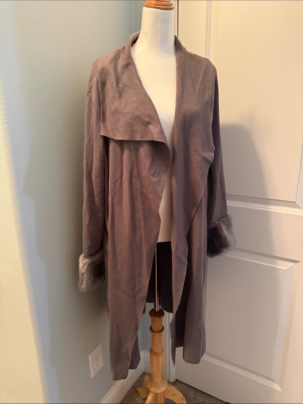 Jennifer Lopez Gray Sweater Jacket